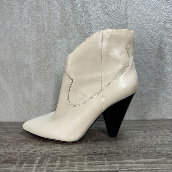 VINCE CAMUTO Ivory High Heeled Soft Leather Ankle Boots Western Women’s Size 7 - Picture 1 of 8